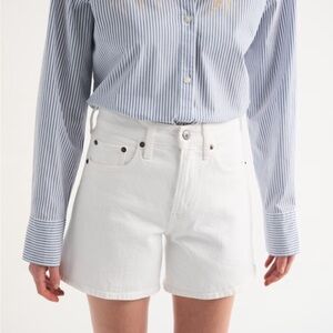 Abercrombie High Rise Dad Shorts in White, Size 26